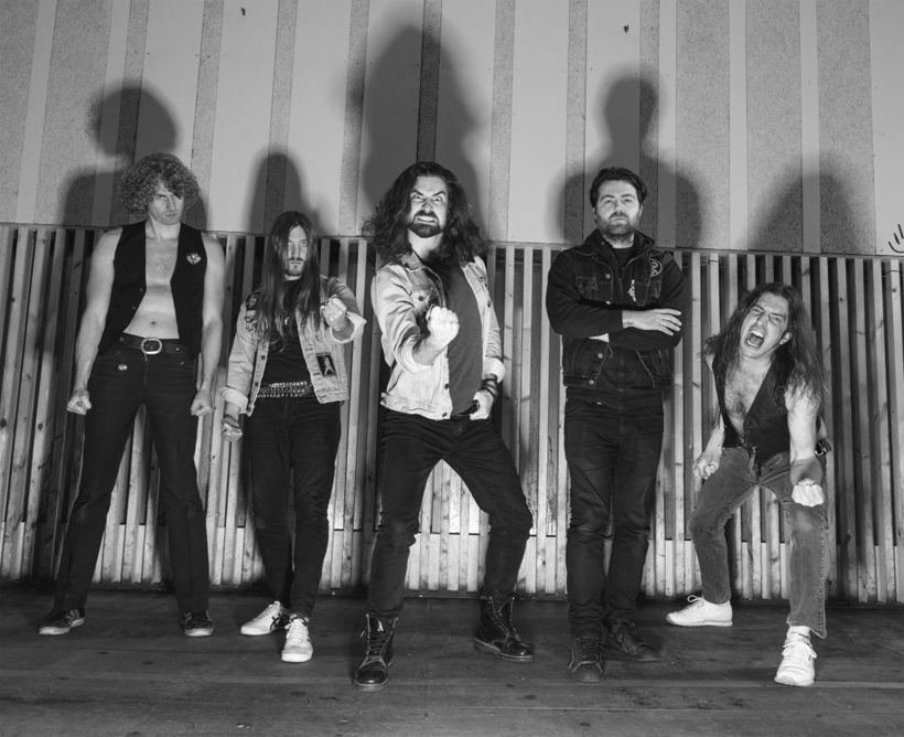 Amulet metallband